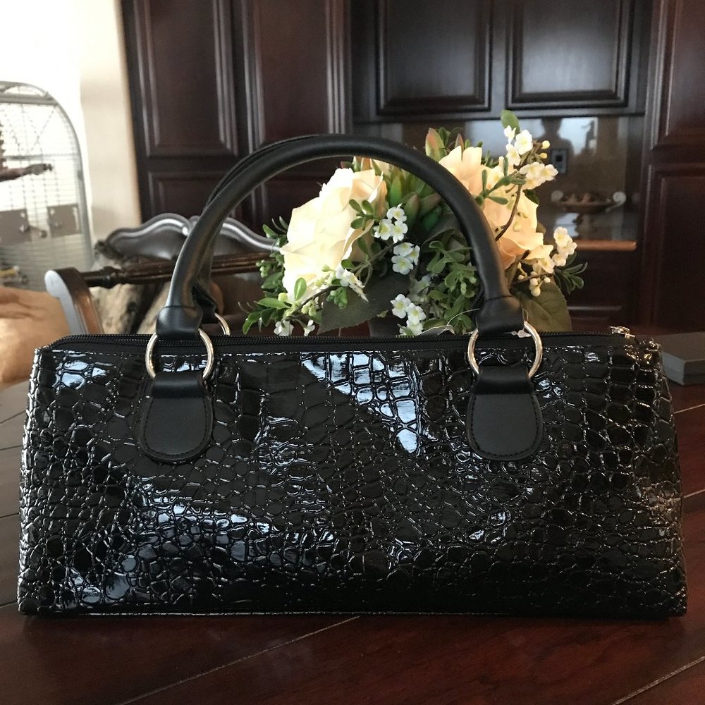 PRIMEWARE INSULATED WINE CLUTCH WITH CORKSCREW NWT